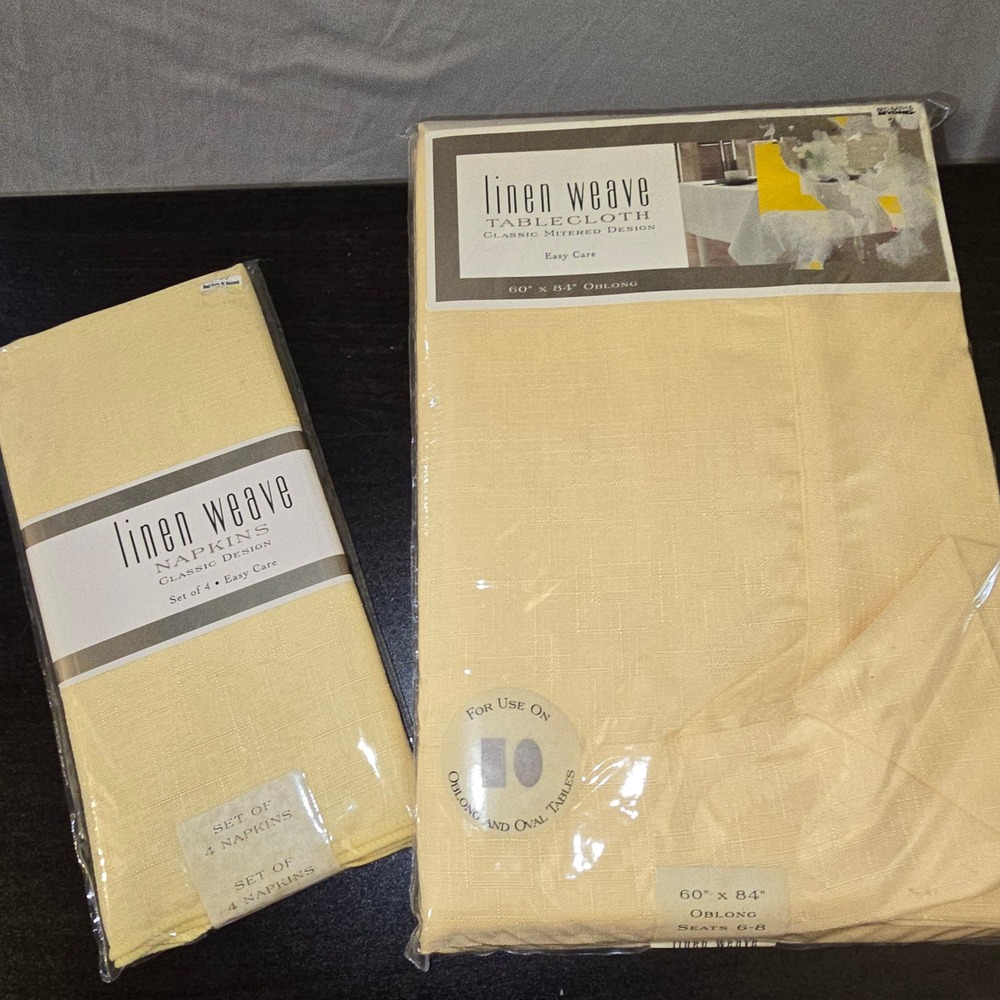 Brownstone Gallery Tablecloth Set 60x84 Yellow Linen Weave Mitered Design